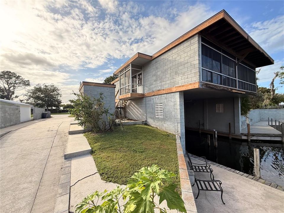 Active With Contract: $299,900 (3 beds, 0 baths, 1280 Square Feet)