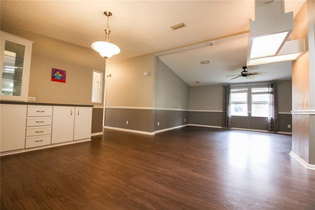 待售: $199,000 (2 贝兹, 2 浴室, 1144 平方英尺)