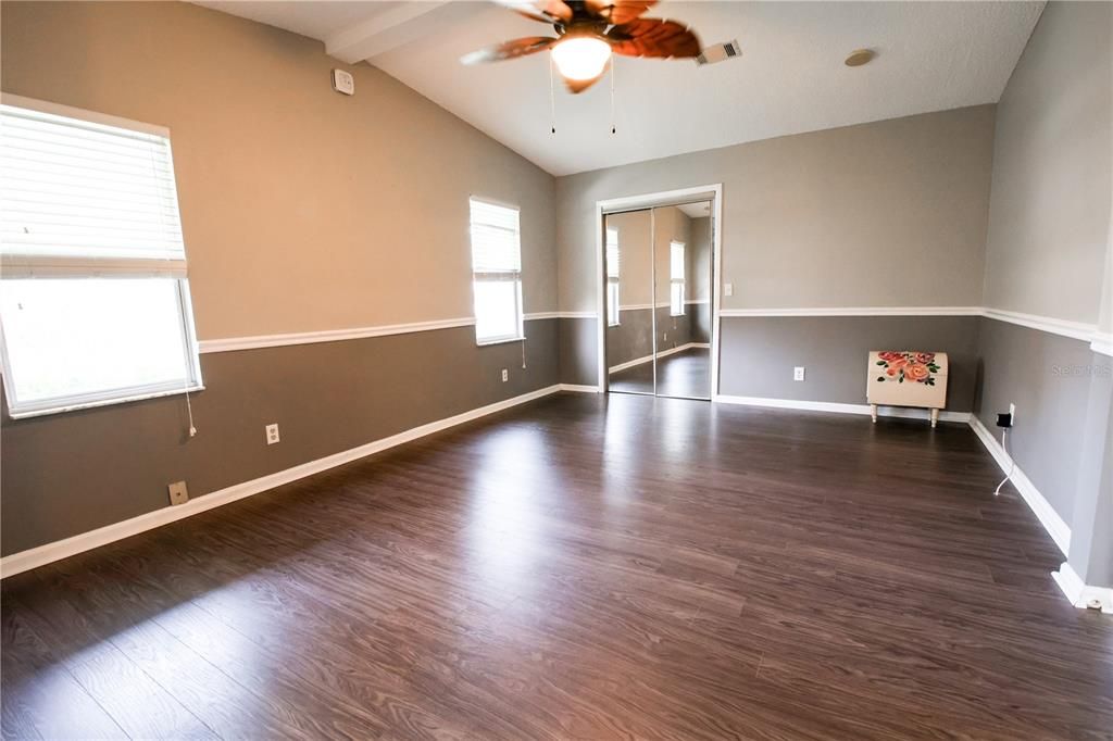 待售: $199,000 (2 贝兹, 2 浴室, 1144 平方英尺)