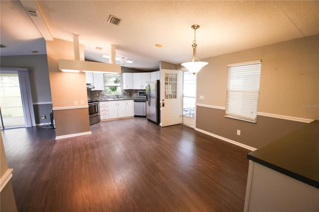 待售: $199,000 (2 贝兹, 2 浴室, 1144 平方英尺)