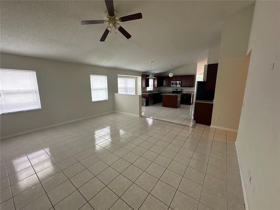 待售: $475,000 (4 贝兹, 2 浴室, 1936 平方英尺)