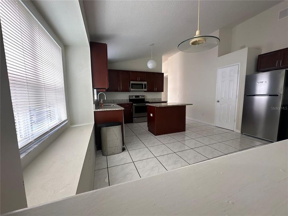 待售: $475,000 (4 贝兹, 2 浴室, 1936 平方英尺)