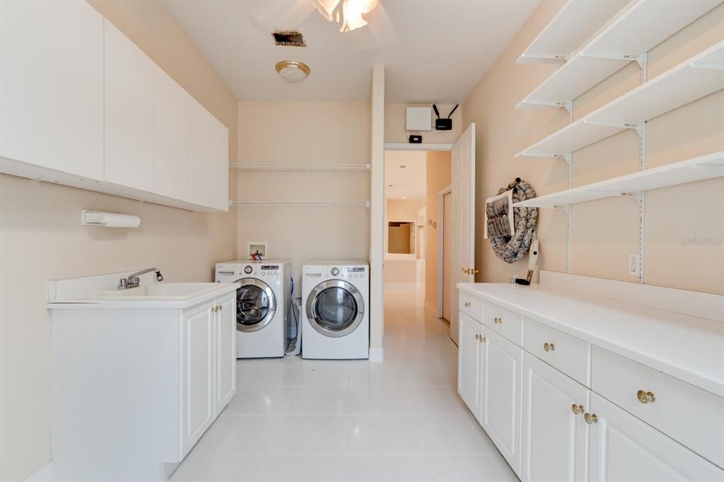 For Sale: $1,010,000 (4 beds, 3 baths, 4408 Square Feet)