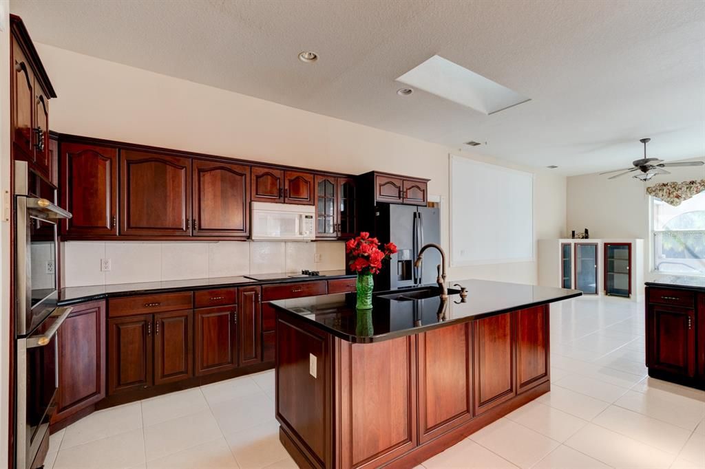 For Sale: $1,010,000 (4 beds, 3 baths, 4408 Square Feet)