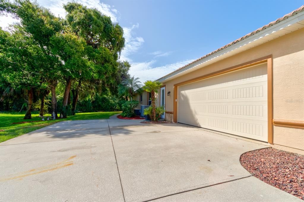 For Sale: $1,010,000 (4 beds, 3 baths, 4408 Square Feet)