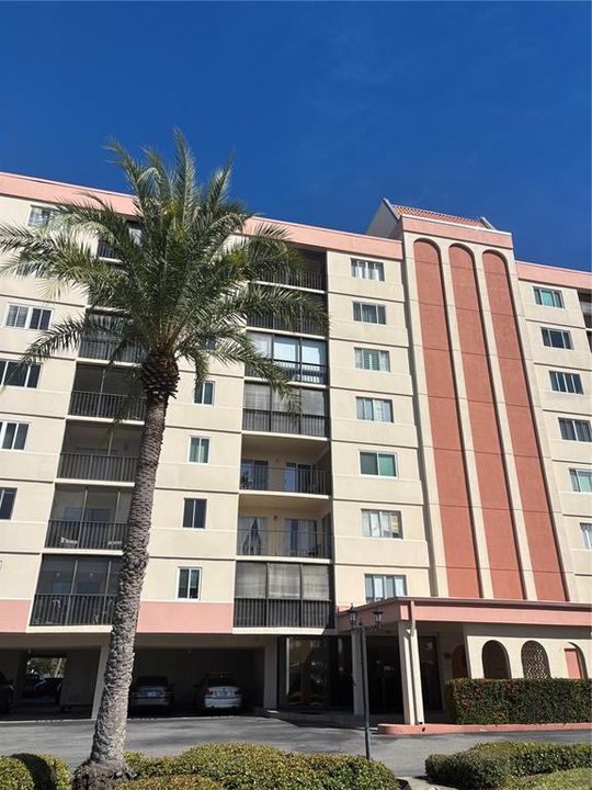 出租: $1,445 (1 贝兹, 1 浴室, 720 平方英尺)