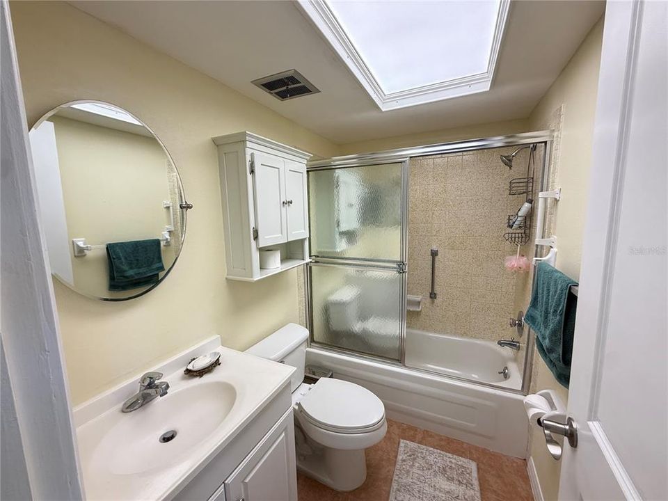 出租: $1,445 (1 贝兹, 1 浴室, 720 平方英尺)