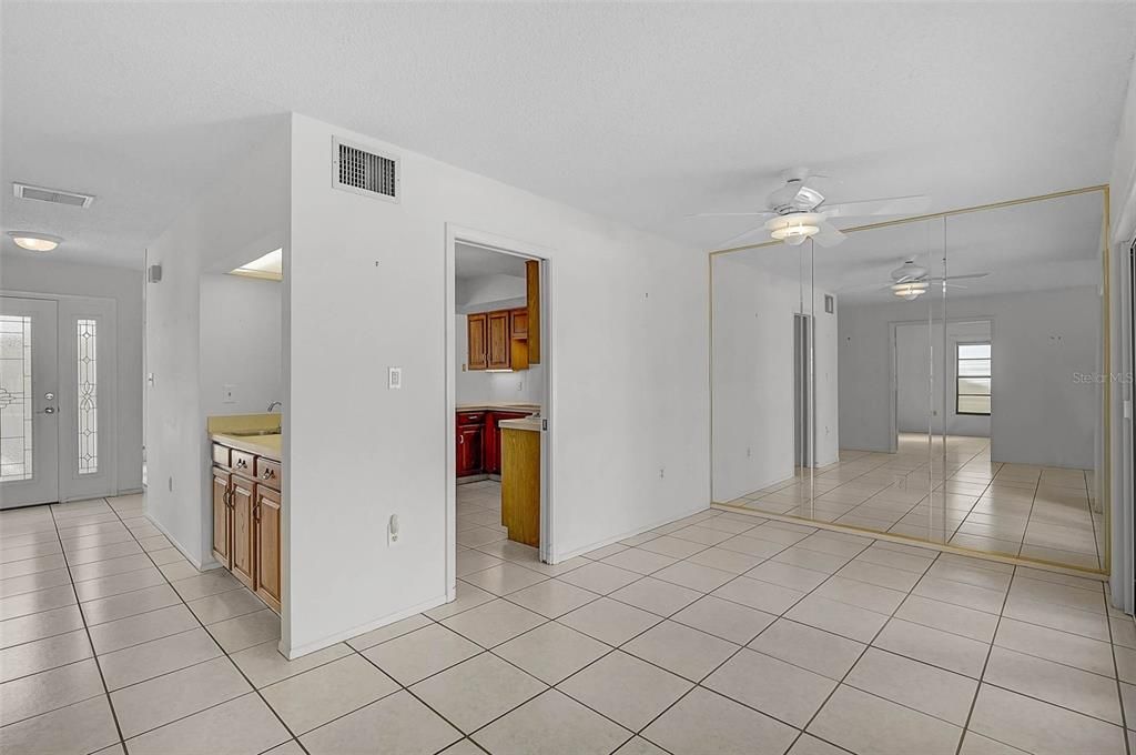 En Venta: $315,000 (3 camas, 2 baños, 2314 Pies cuadrados)