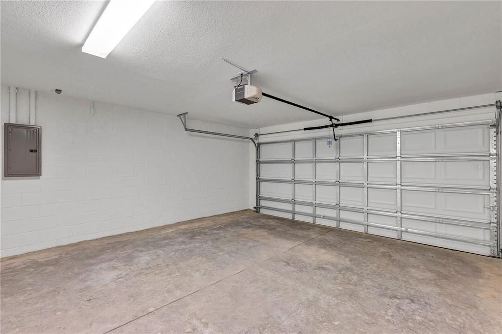 Active With Contract: $289,900 (4 beds, 2 baths, 1487 Square Feet)