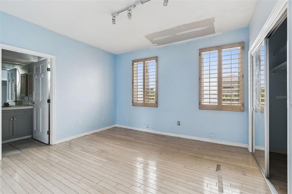 Под контрактом: $1,295,000 (4 спален, 4 ванн, 3166 Квадратных фут)