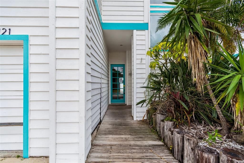 Под контрактом: $1,295,000 (4 спален, 4 ванн, 3166 Квадратных фут)