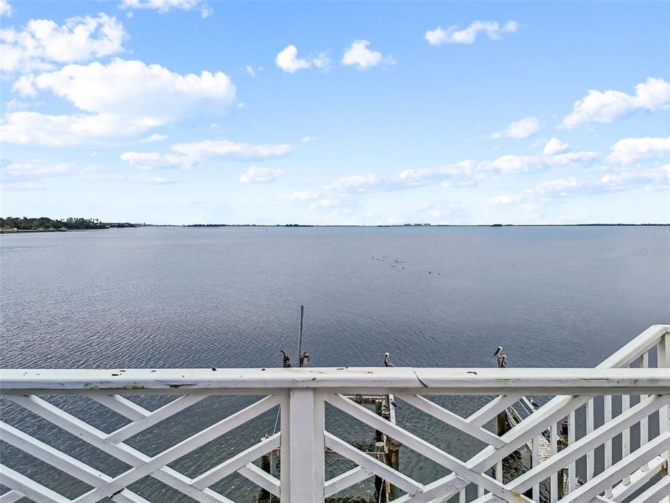 Под контрактом: $1,295,000 (4 спален, 4 ванн, 3166 Квадратных фут)