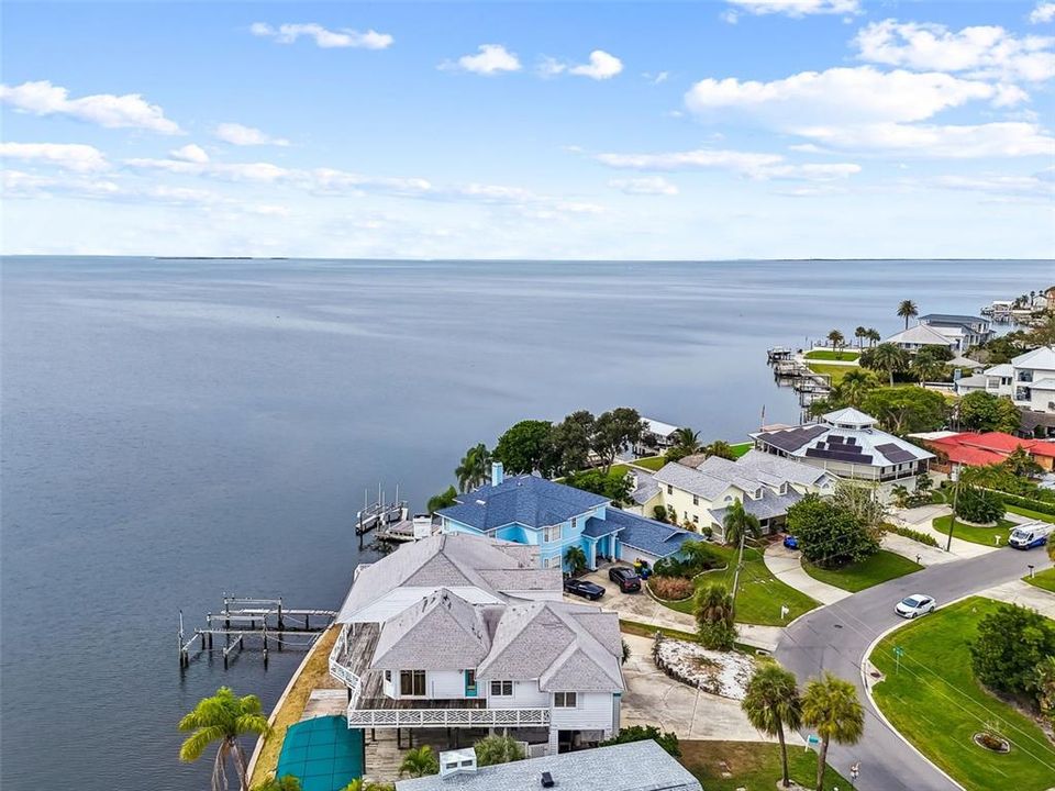 Под контрактом: $1,295,000 (4 спален, 4 ванн, 3166 Квадратных фут)