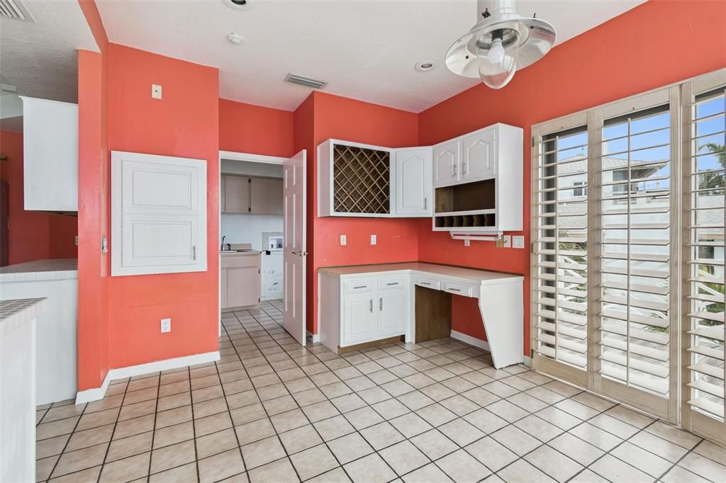 Под контрактом: $1,295,000 (4 спален, 4 ванн, 3166 Квадратных фут)