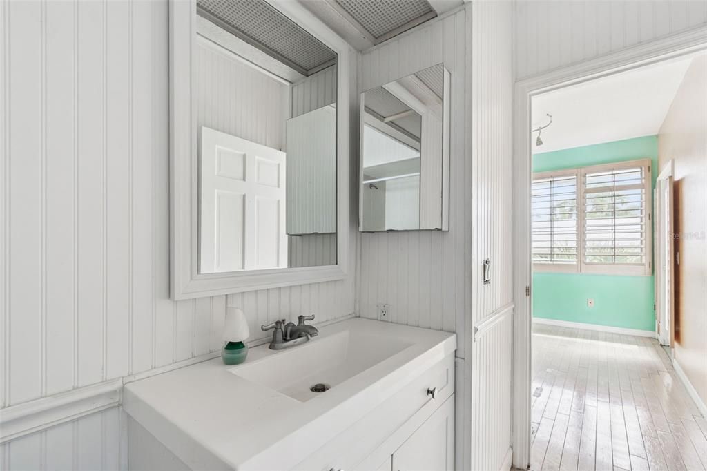 Под контрактом: $1,295,000 (4 спален, 4 ванн, 3166 Квадратных фут)