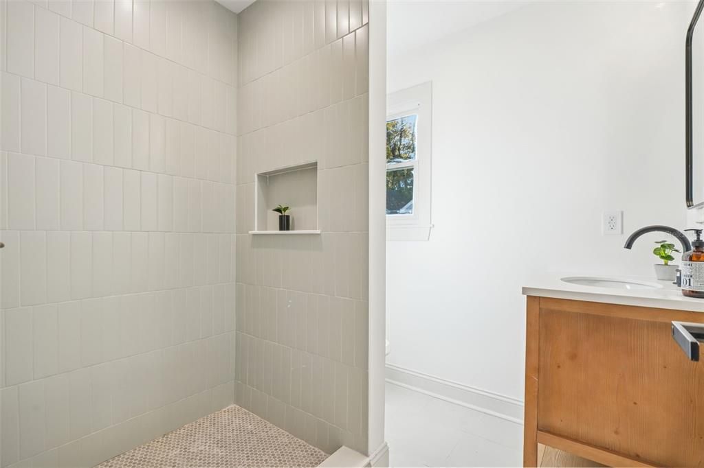 Под контрактом: $1,295,000 (4 спален, 4 ванн, 3166 Квадратных фут)