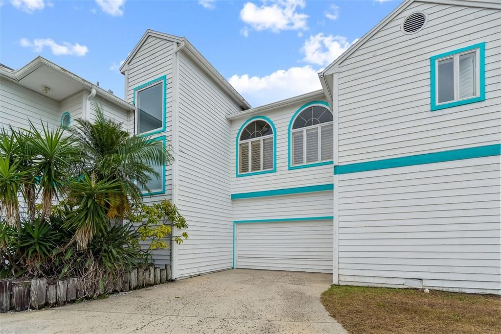 Под контрактом: $1,295,000 (4 спален, 4 ванн, 3166 Квадратных фут)