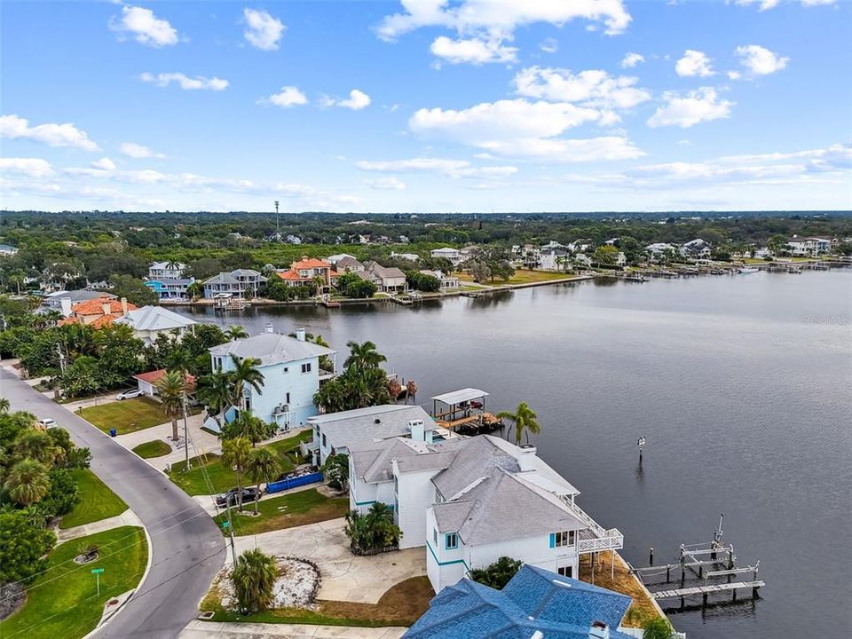 Под контрактом: $1,295,000 (4 спален, 4 ванн, 3166 Квадратных фут)