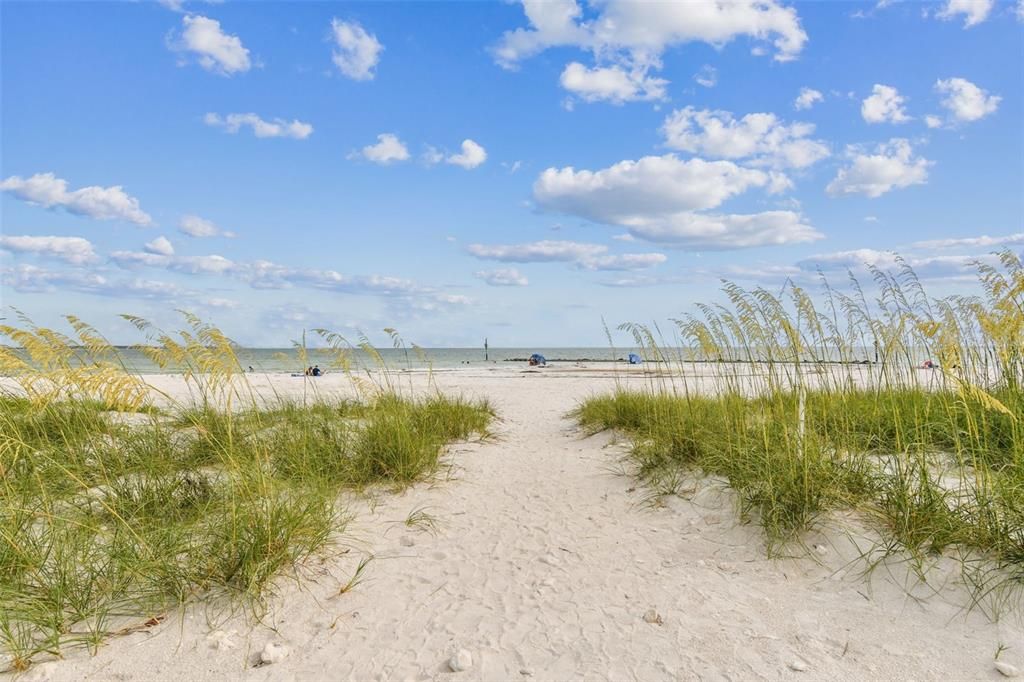 Под контрактом: $1,295,000 (4 спален, 4 ванн, 3166 Квадратных фут)