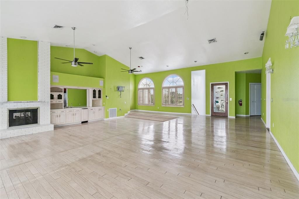 Под контрактом: $1,295,000 (4 спален, 4 ванн, 3166 Квадратных фут)