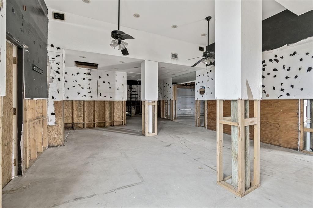 Под контрактом: $1,295,000 (4 спален, 4 ванн, 3166 Квадратных фут)