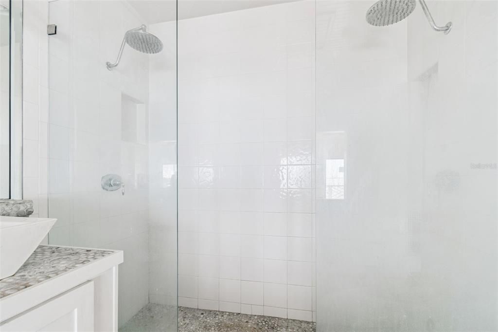 Под контрактом: $1,295,000 (4 спален, 4 ванн, 3166 Квадратных фут)