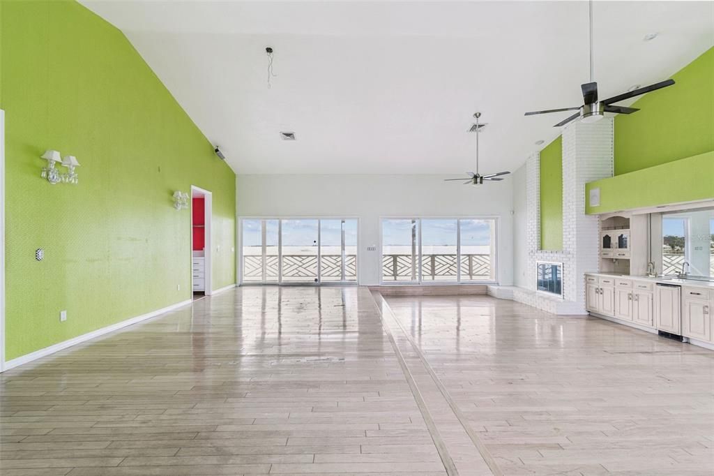 Под контрактом: $1,295,000 (4 спален, 4 ванн, 3166 Квадратных фут)