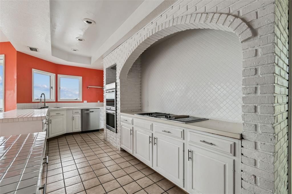 Под контрактом: $1,295,000 (4 спален, 4 ванн, 3166 Квадратных фут)