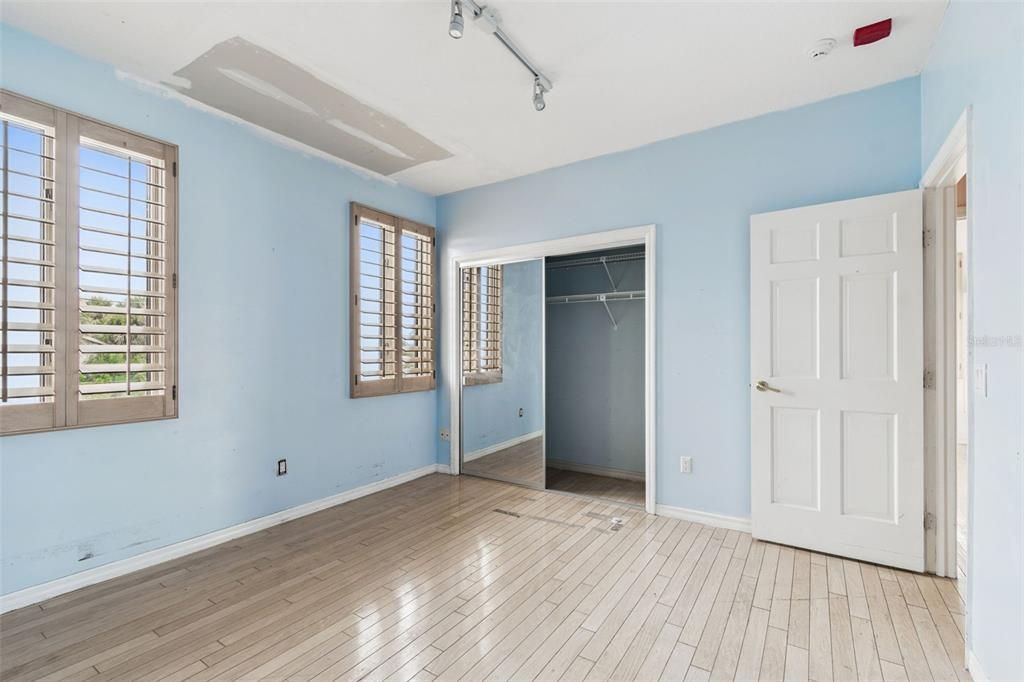 Под контрактом: $1,295,000 (4 спален, 4 ванн, 3166 Квадратных фут)