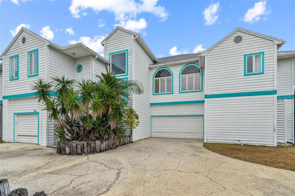 Под контрактом: $1,295,000 (4 спален, 4 ванн, 3166 Квадратных фут)