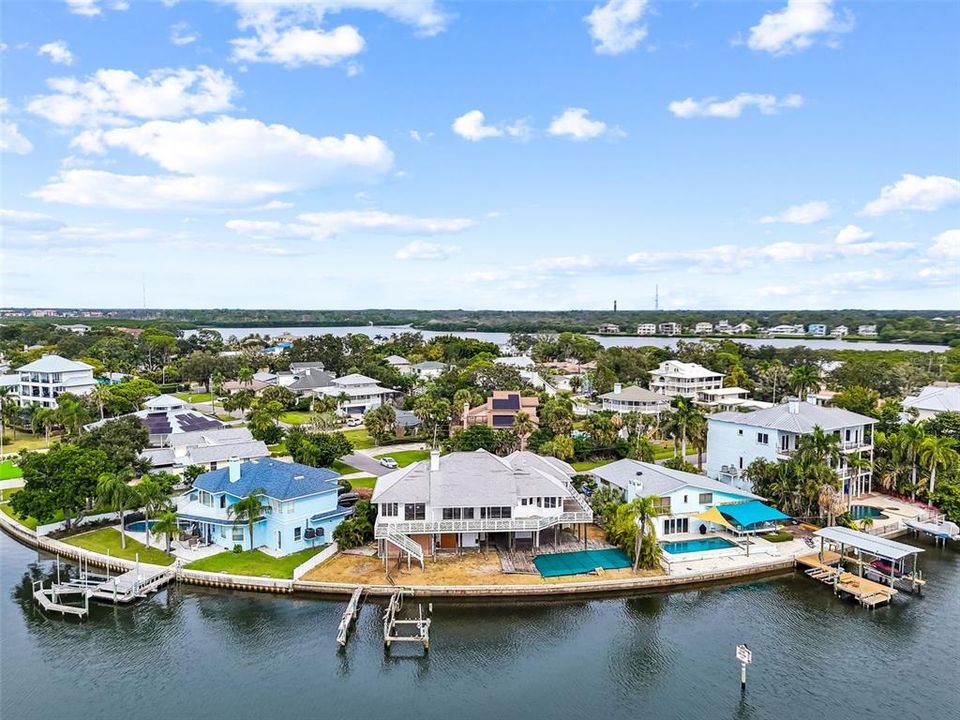 Под контрактом: $1,295,000 (4 спален, 4 ванн, 3166 Квадратных фут)