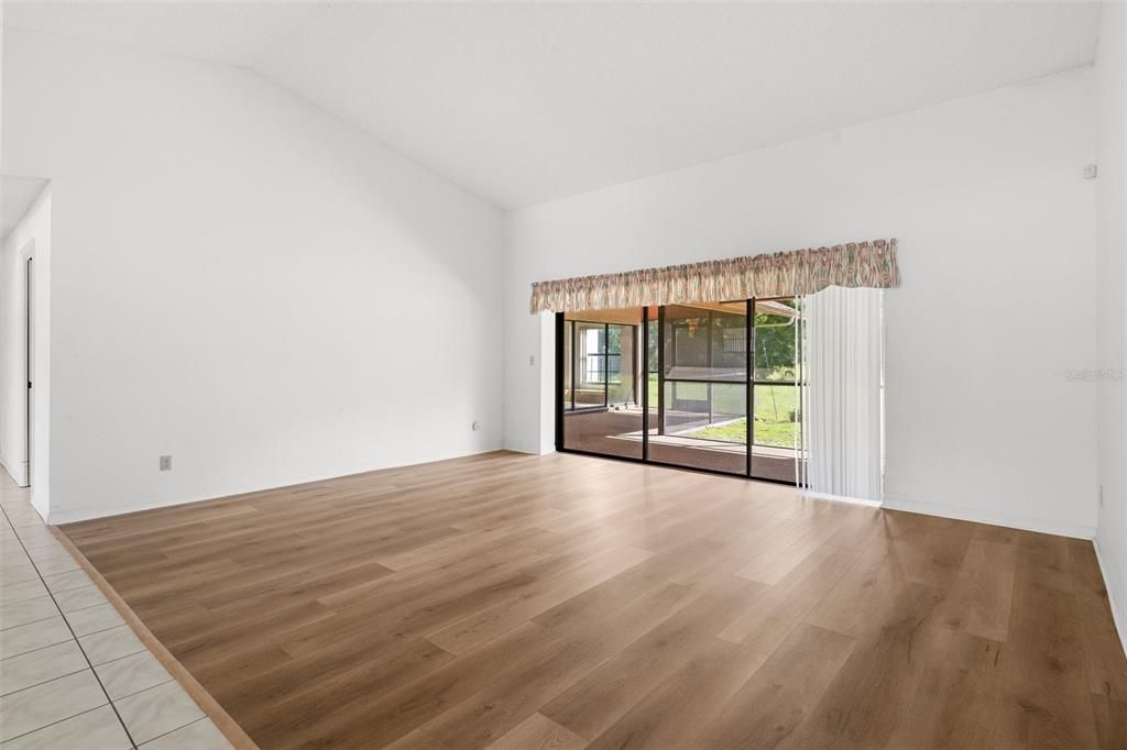 En Venta: $590,000 (4 camas, 3 baños, 2550 Pies cuadrados)