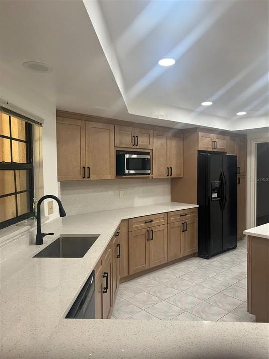 En Venta: $590,000 (4 camas, 3 baños, 2550 Pies cuadrados)