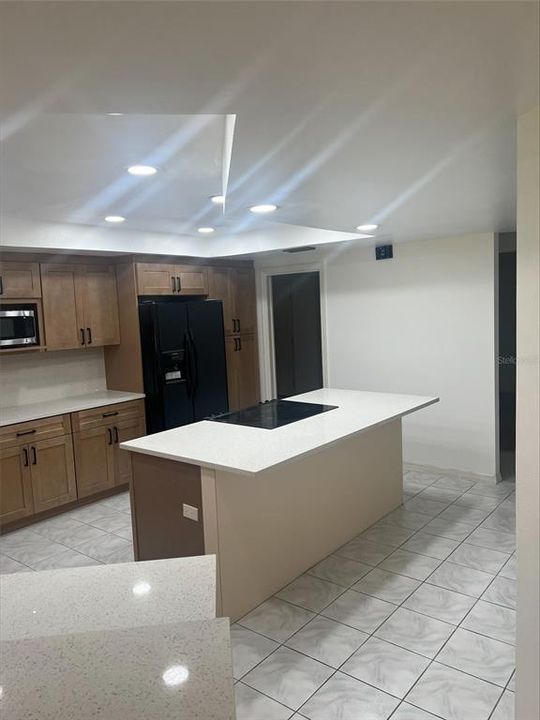 En Venta: $590,000 (4 camas, 3 baños, 2550 Pies cuadrados)