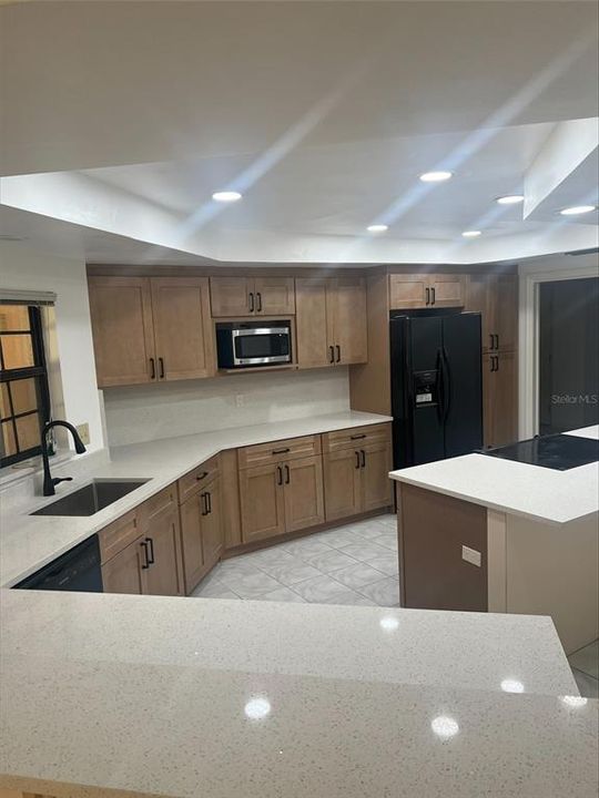 En Venta: $590,000 (4 camas, 3 baños, 2550 Pies cuadrados)