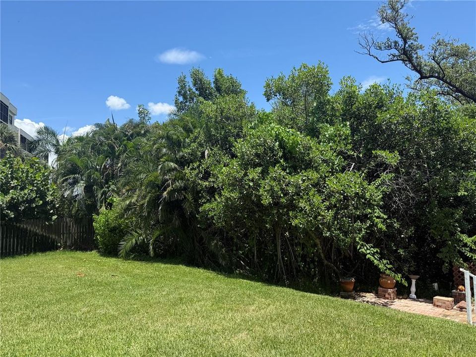 For Sale: $380,000 (2 beds, 1 baths, 1100 Square Feet)