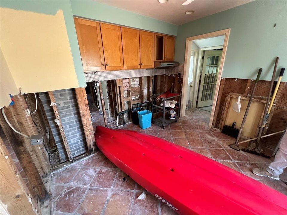 For Sale: $380,000 (2 beds, 1 baths, 1100 Square Feet)