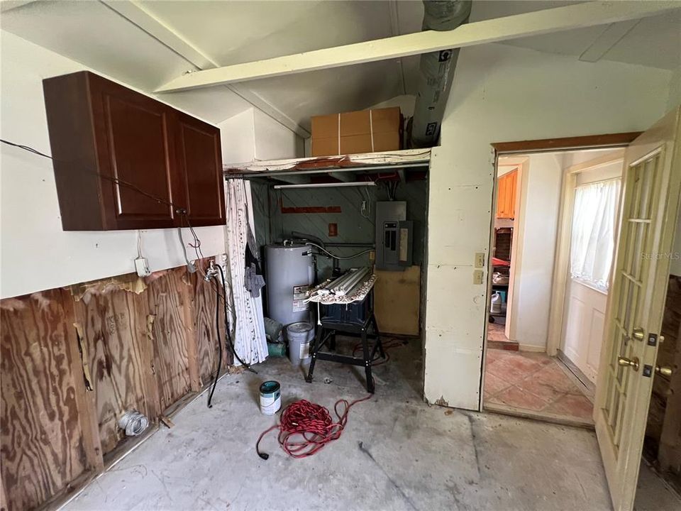 For Sale: $380,000 (2 beds, 1 baths, 1100 Square Feet)