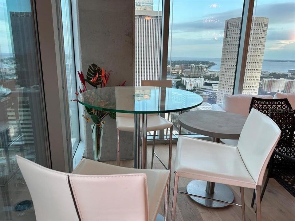 В аренду: $4,700 (2 спален, 2 ванн, 1232 Квадратных фут)