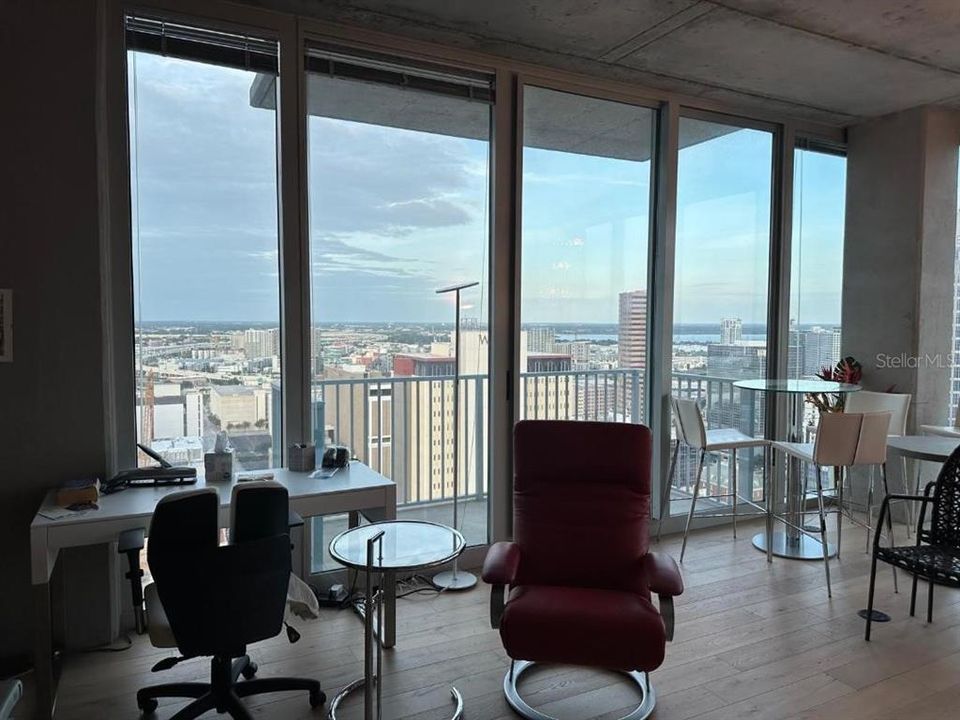 В аренду: $4,700 (2 спален, 2 ванн, 1232 Квадратных фут)