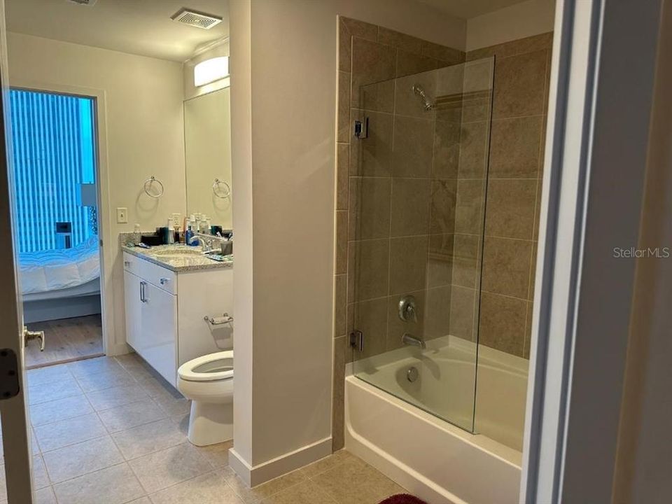 В аренду: $4,700 (2 спален, 2 ванн, 1232 Квадратных фут)