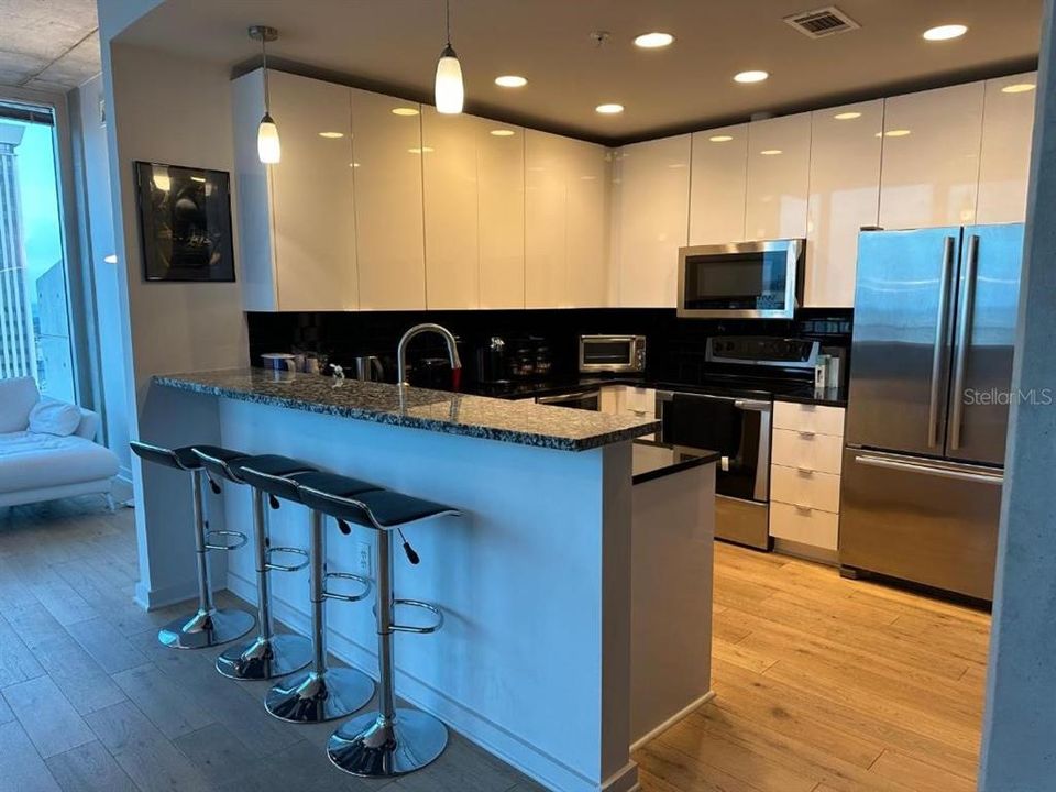 В аренду: $4,700 (2 спален, 2 ванн, 1232 Квадратных фут)