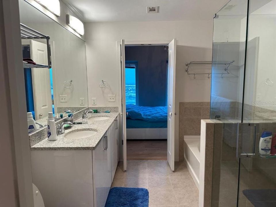 В аренду: $4,700 (2 спален, 2 ванн, 1232 Квадратных фут)