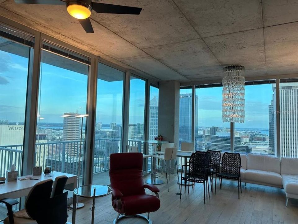 В аренду: $4,700 (2 спален, 2 ванн, 1232 Квадратных фут)