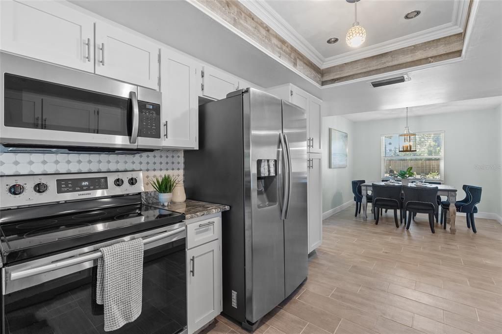 Под контрактом: $384,900 (3 спален, 2 ванн, 1471 Квадратных фут)