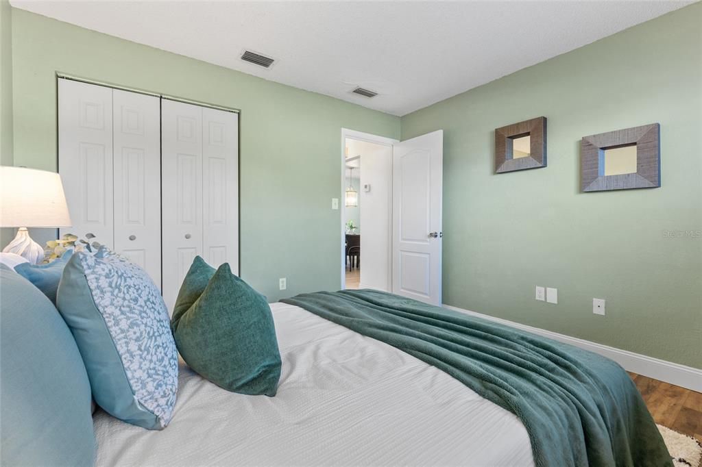 Под контрактом: $384,900 (3 спален, 2 ванн, 1471 Квадратных фут)