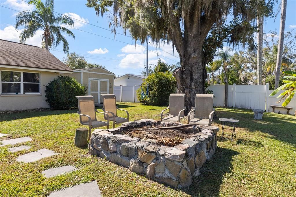 Под контрактом: $384,900 (3 спален, 2 ванн, 1471 Квадратных фут)