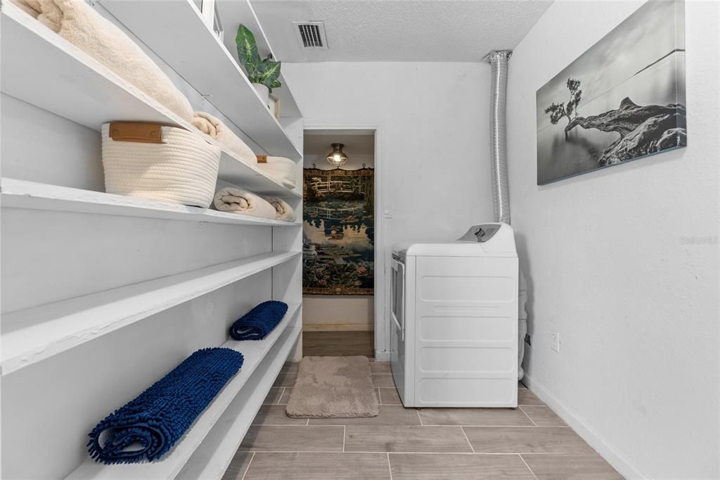 Под контрактом: $384,900 (3 спален, 2 ванн, 1471 Квадратных фут)