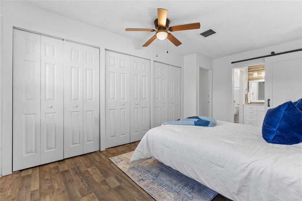 Под контрактом: $384,900 (3 спален, 2 ванн, 1471 Квадратных фут)