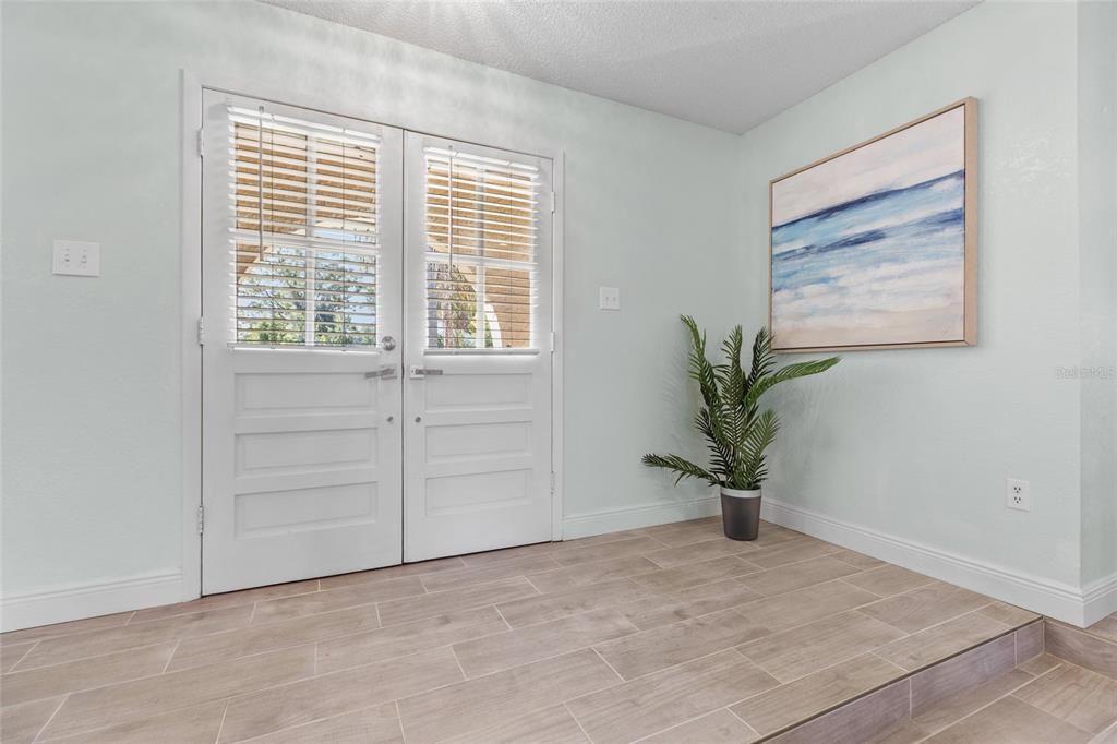 Под контрактом: $384,900 (3 спален, 2 ванн, 1471 Квадратных фут)